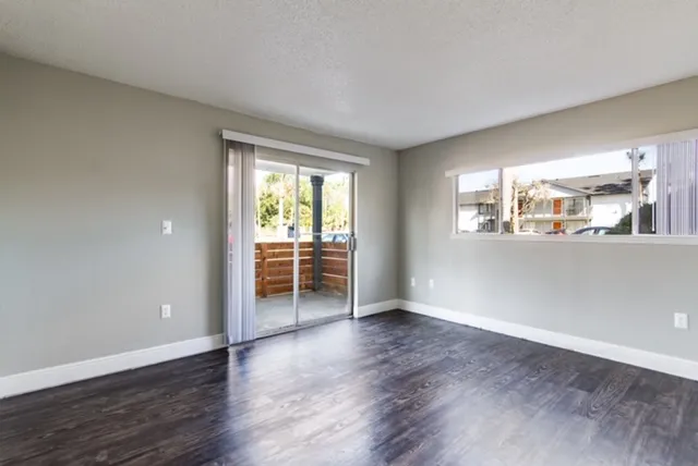 Beverly at Lakeside — Living room